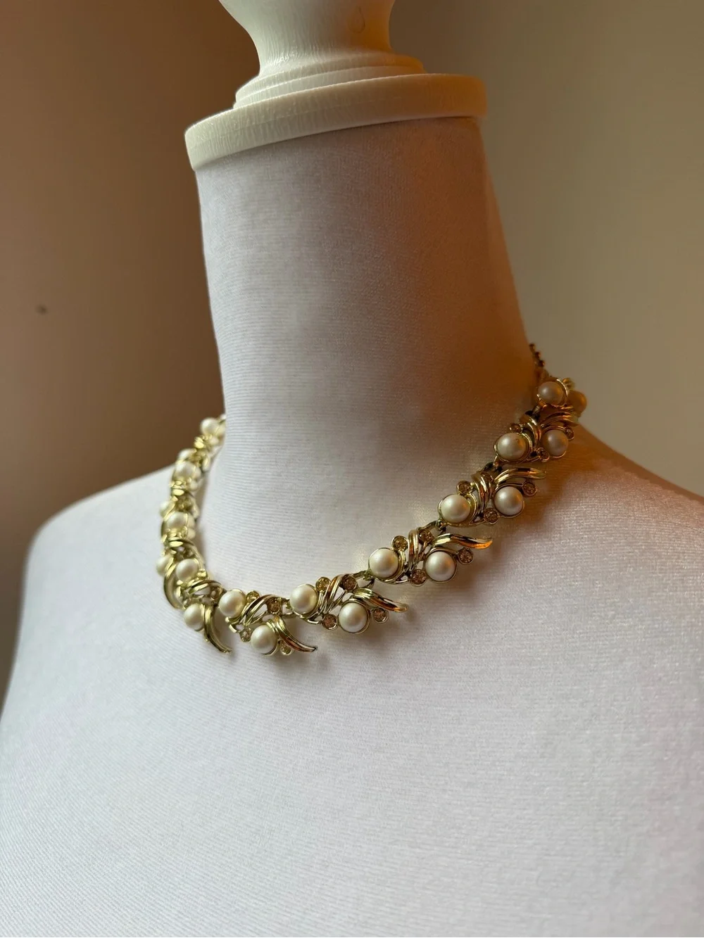 Vintage 60s Saran Coventry “Royal Ballet” Pearl Adjustable Choker - Picture 3 of 15